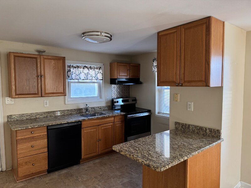 Building Photo - 8 Walnut Ave