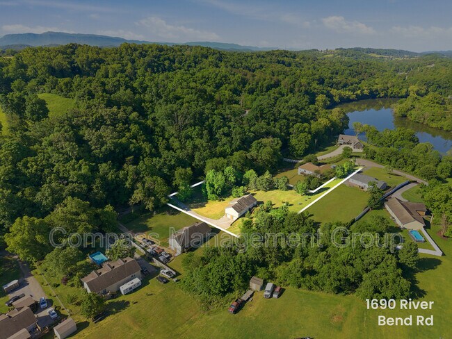 Building Photo - 1690 River Bend Rd