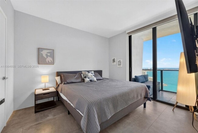 Building Photo - 1010 Brickell Ave