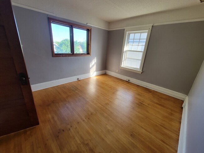 Building Photo - 5725 W 8th St