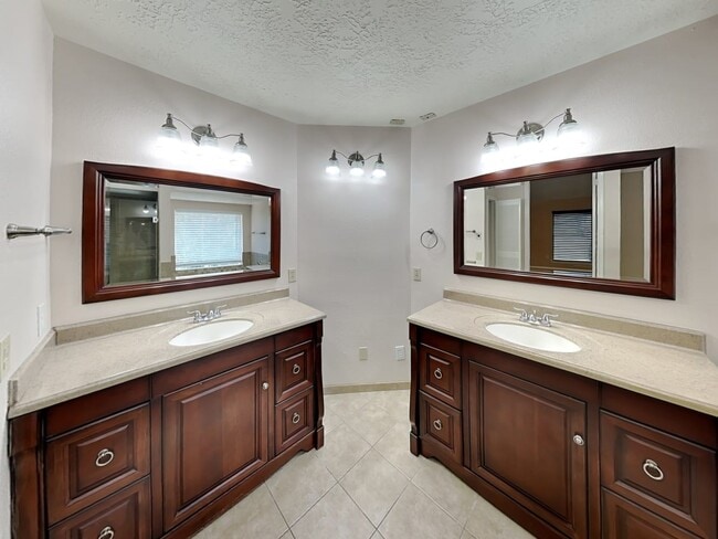 Building Photo - 1028 Chesterwood Dr