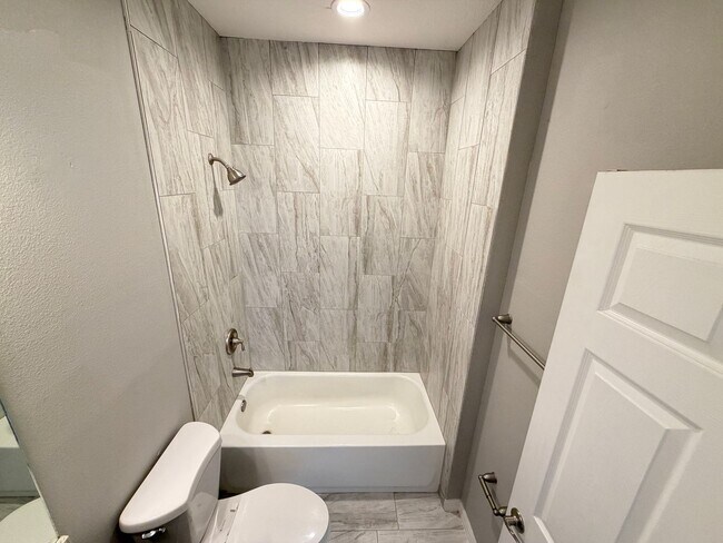 Building Photo - Adorable 3 Bedroom / 2 Bathroom Home in Palm Bay!!
