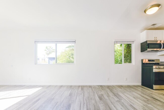 Building Photo - Ocean Avenue Duplex
