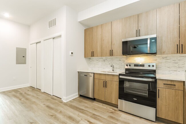 Building Photo - 163 W Cumberland St