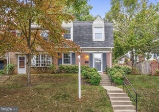 Building Photo - 812 Azalea Dr