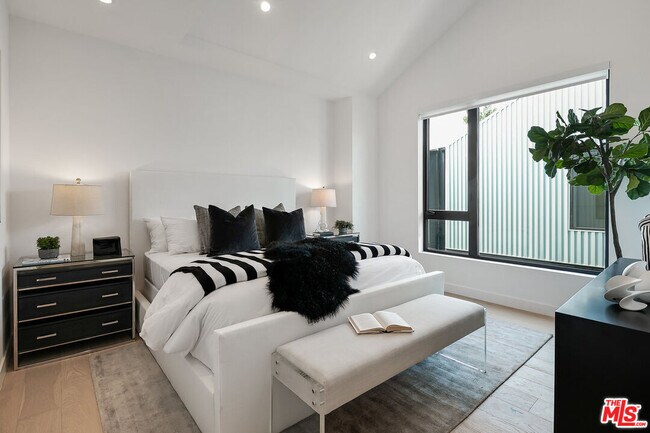 Building Photo - 5164 W Mid City Ct