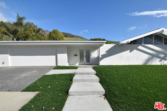 Building Photo - 6234 Paseo Cyn Dr