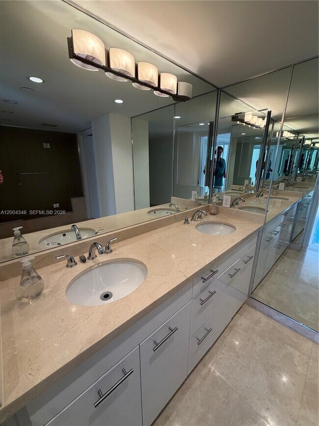 Building Photo - 151 Crandon Blvd