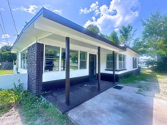 Primary Photo - 706 Bay Ave