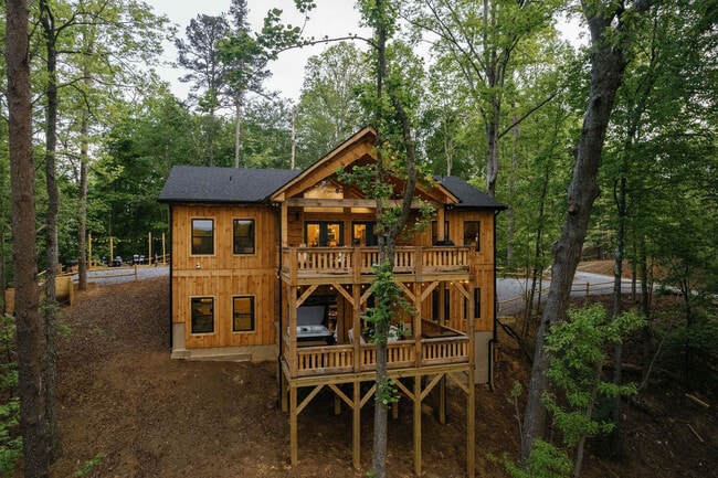 Building Photo - 452 Garfield Dr