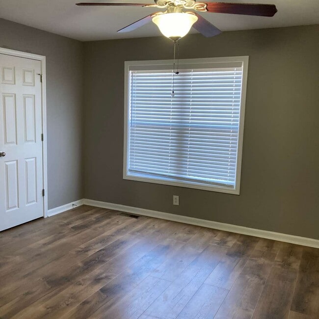 Building Photo - 10431 Bell Station Rd