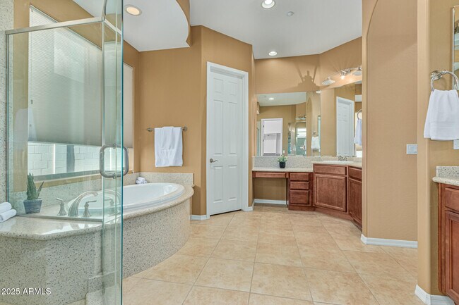 Building Photo - 14806 Luna Cir