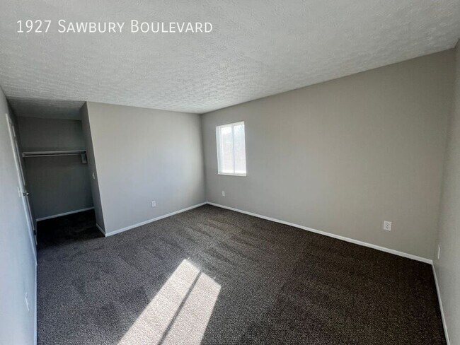 Building Photo - 1927 Sawbury Blvd