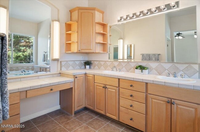 Building Photo - 2720 Albazano Dr