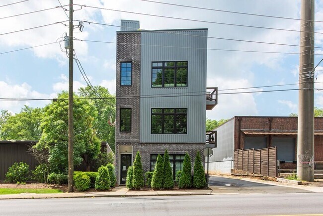 Primary Photo - 417 E College Ave