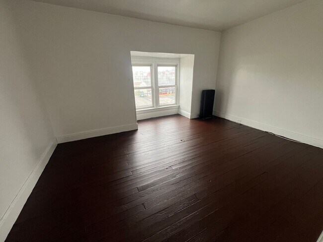 Building Photo - 156 S Richland Ave