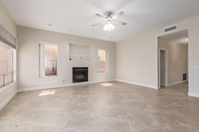 Building Photo - 589 N Acacia Dr