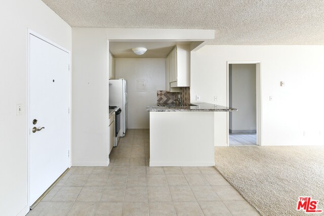 Entry and kitchen - 7742 Redlands St