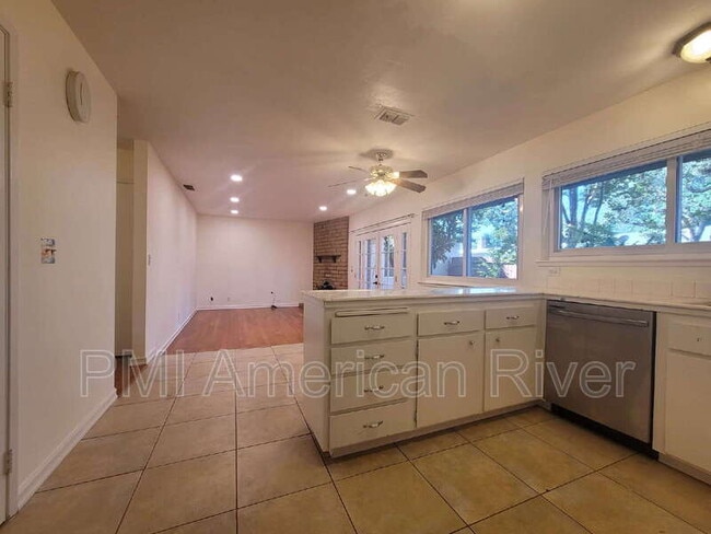 Building Photo - 8387 La Riviera Dr