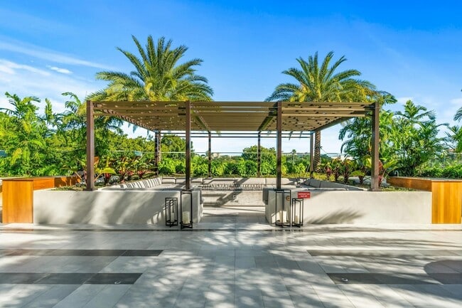 Building Photo - 220 SE Mizner Blvd