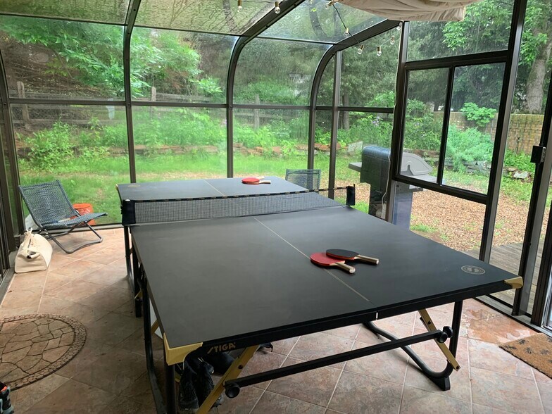 Sunroom with ping table - 5292 Idylwild Trl