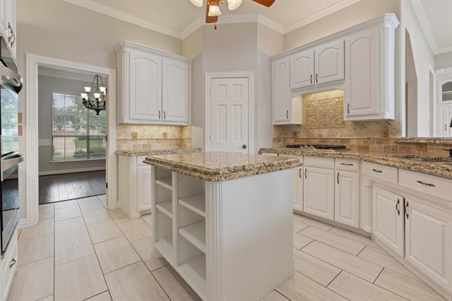Building Photo - 905 Brazos Dr