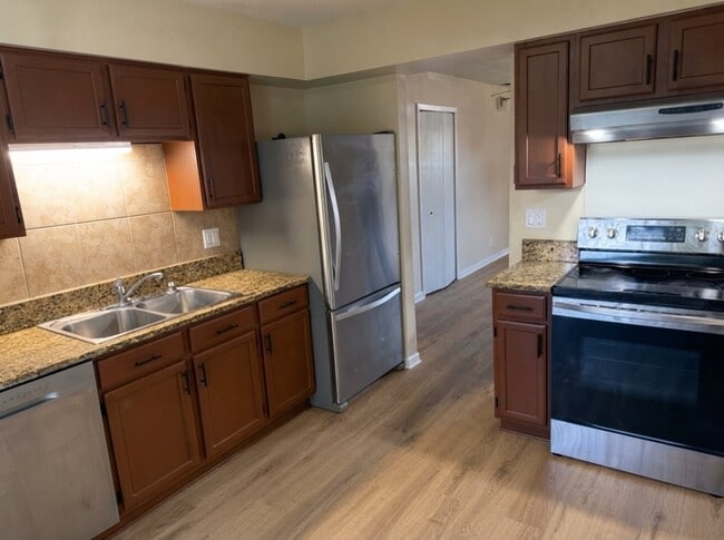 Building Photo - 353 S Whispering Hills Dr