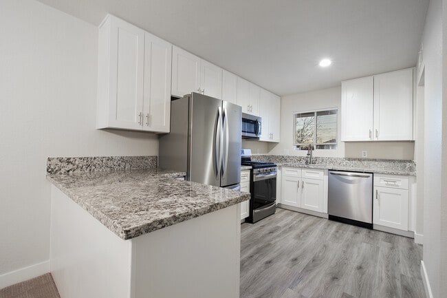 Building Photo - TOTALLY RENOVATED Summerlin Condo - Lake M...
