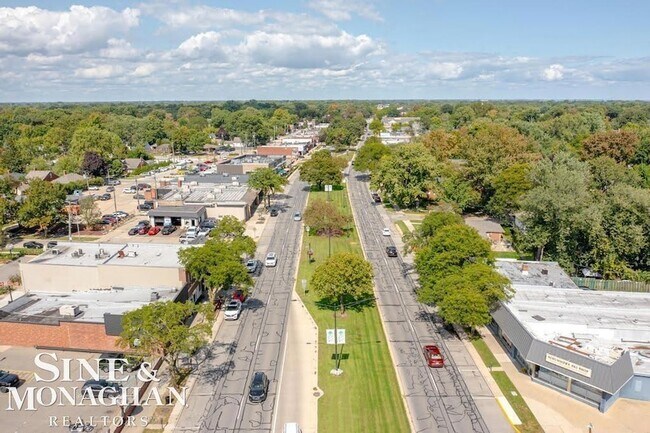 Building Photo - 1932 Allard Ave