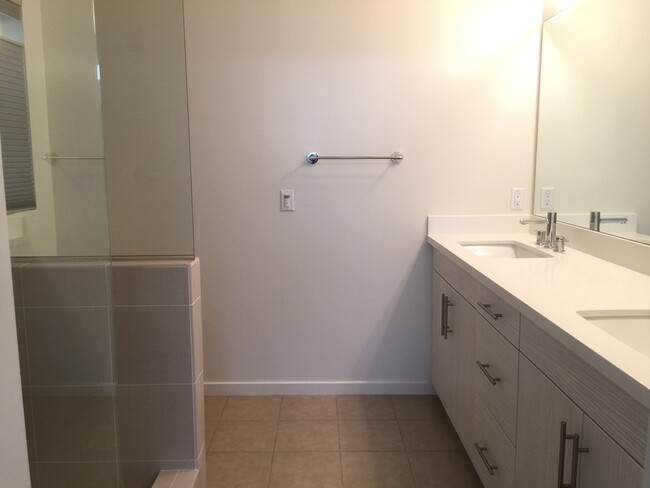 Master Bathroom - 1650 N Adamson St