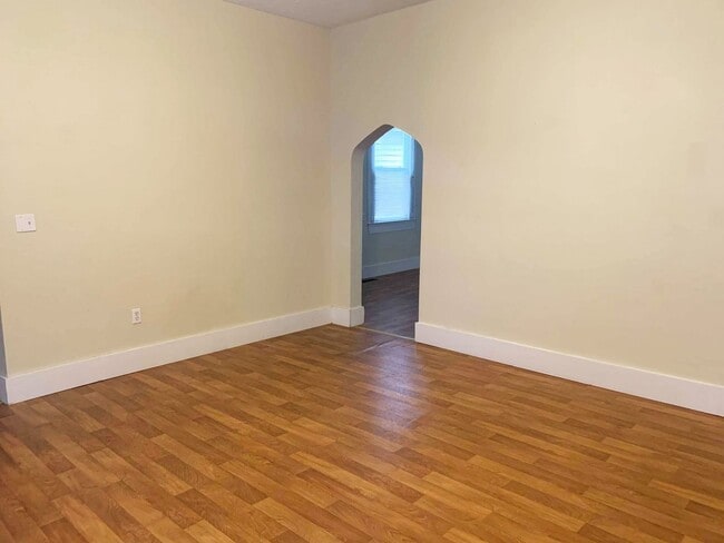 Building Photo - 921 N 10th St