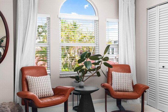 Building Photo - 1321 Bayview Dr