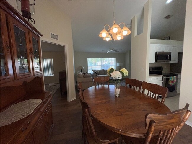 Building Photo - 962 Montrose Ave