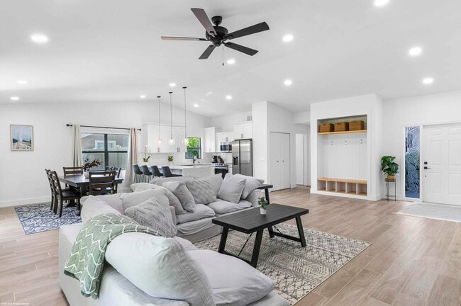 Building Photo - 13781 Barberry Dr