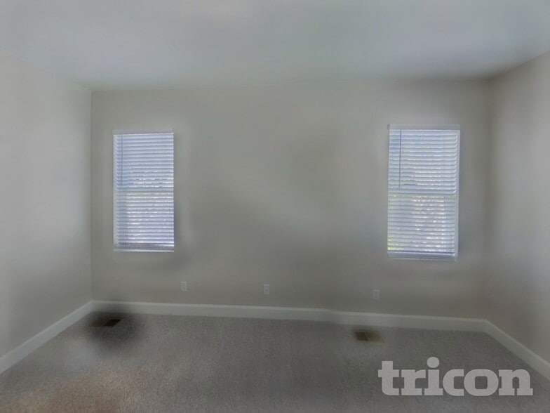 Building Photo - 2290 St Claire Dr