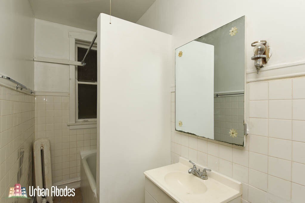 Building Photo - 5023 N Winchester Ave