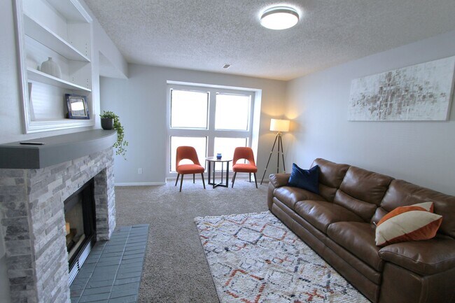 Building Photo - Large one bedroom with amazing vaulted cei...