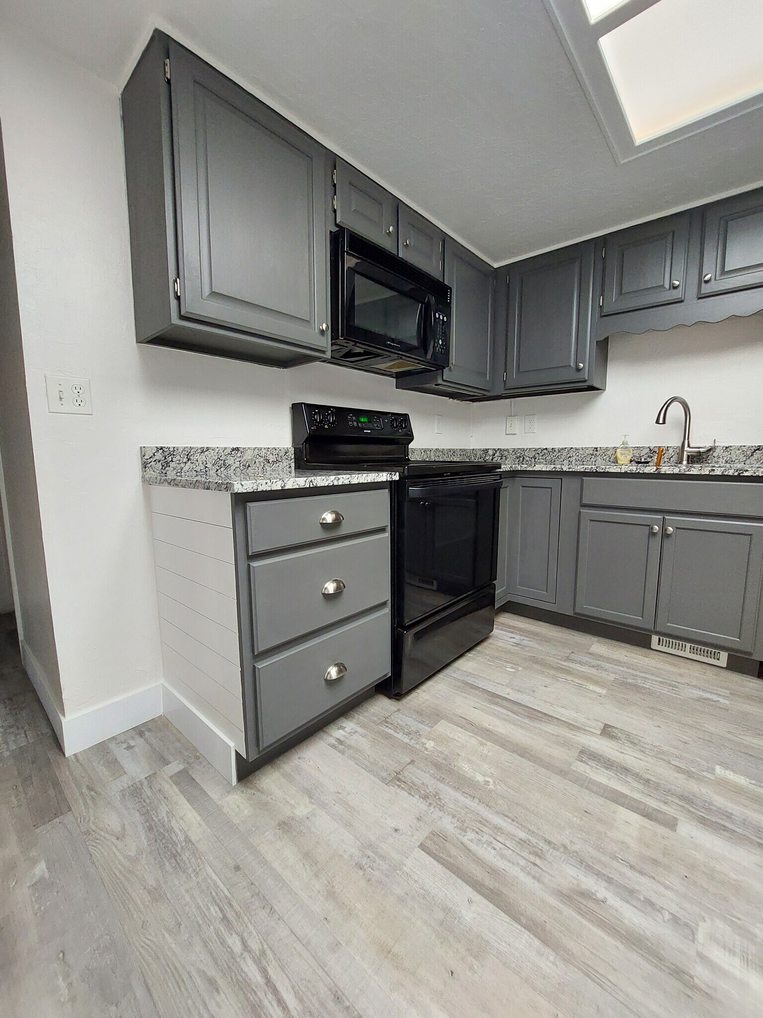 Building Photo - 383 W 750 N