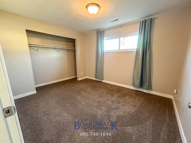 Building Photo - Spacious 4-Bed Home with In-Law