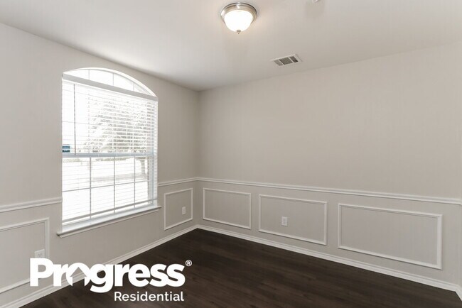 Building Photo - 302 Shadow Bend Cir