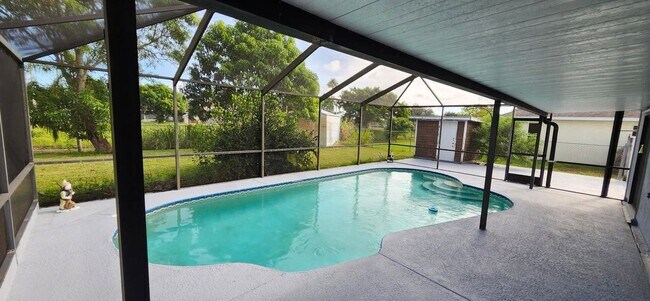 Building Photo - 301 SW Whitmore Dr