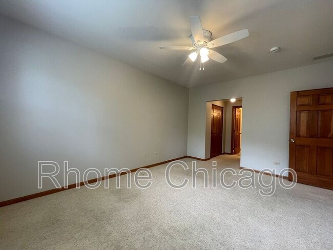 Building Photo - 519 W Parkside Dr