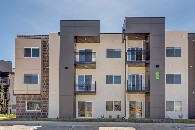 Building Photo - 659 E 180 N