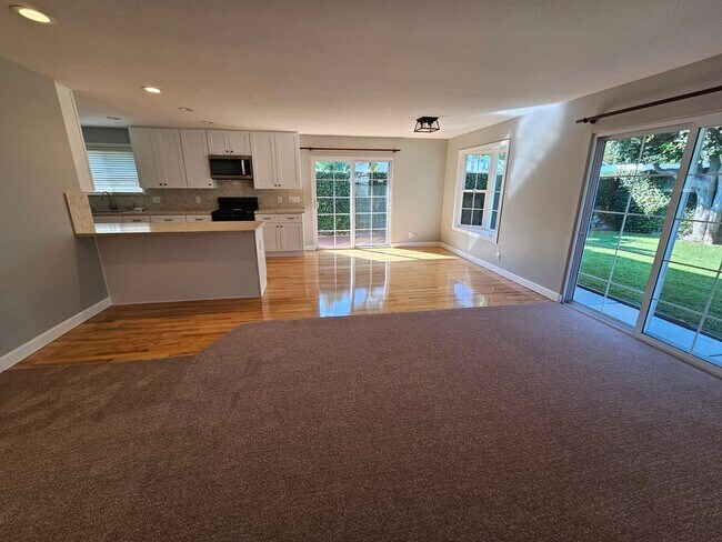 Building Photo - 4BD/2BA Available Near El Dorado Park!!