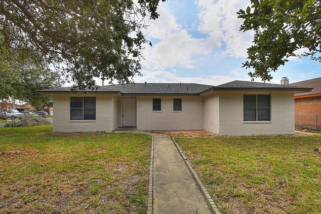 Primary Photo - 2202 Saxony Dr
