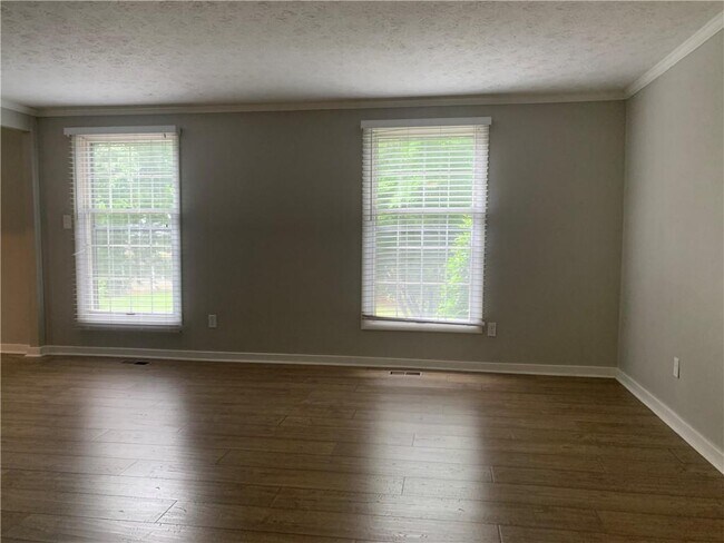 Building Photo - 9695 N Pond Cir