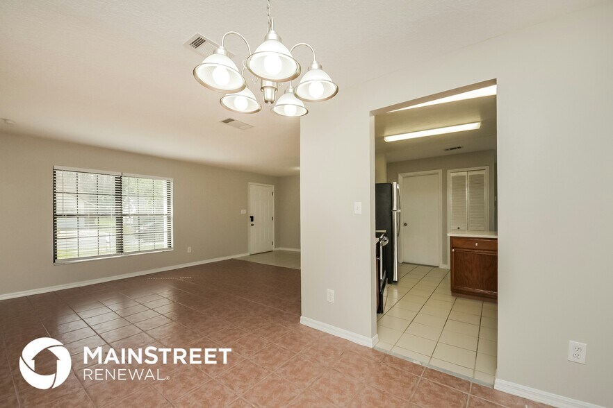 Building Photo - 313 Silk Oak Dr