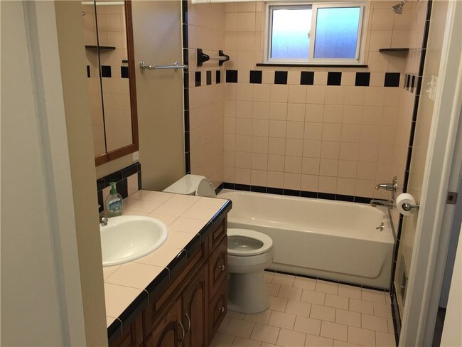 Building Photo - 7587 Lathers St