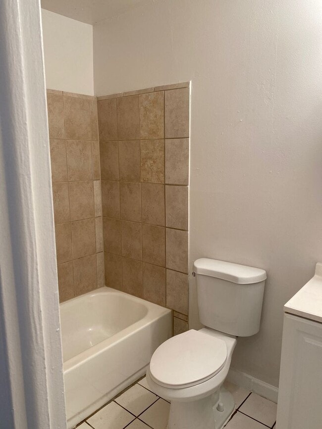 Building Photo - Updated Villa in Greenacres