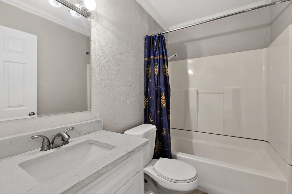Building Photo - 6702 Colony Park Dr
